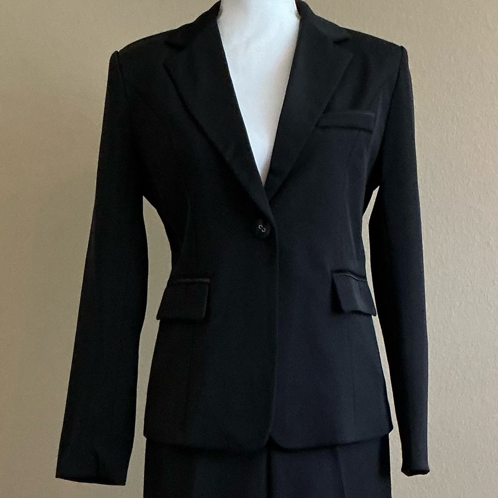 Classic Black Women's Blazer Suits Set